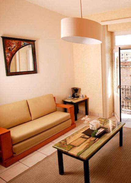 Hotel & Suites Galeria Morelia Bagian luar foto