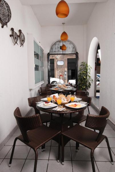 Hotel & Suites Galeria Morelia Bagian luar foto