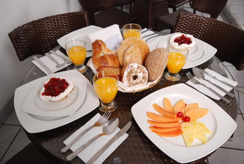 Hotel & Suites Galeria Morelia Bagian luar foto