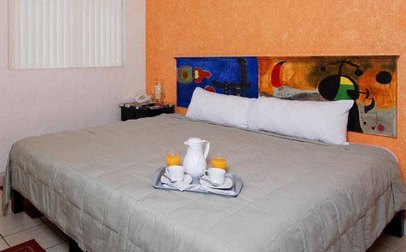 Hotel & Suites Galeria Morelia Bagian luar foto