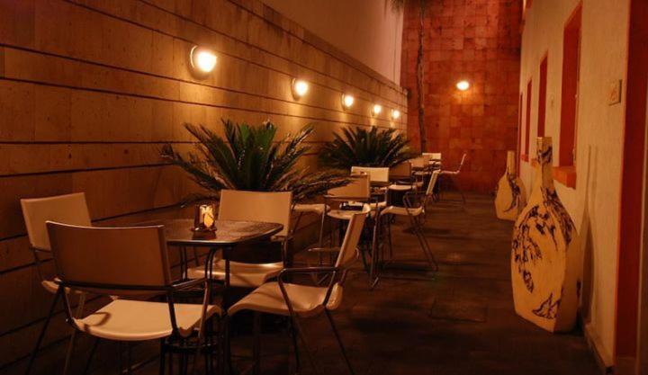 Hotel & Suites Galeria Morelia Bagian luar foto