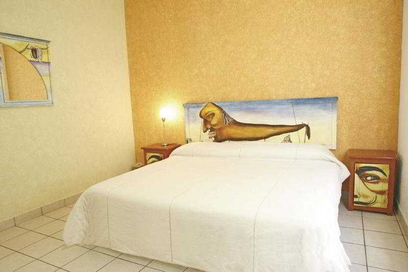 Hotel & Suites Galeria Morelia Bagian luar foto