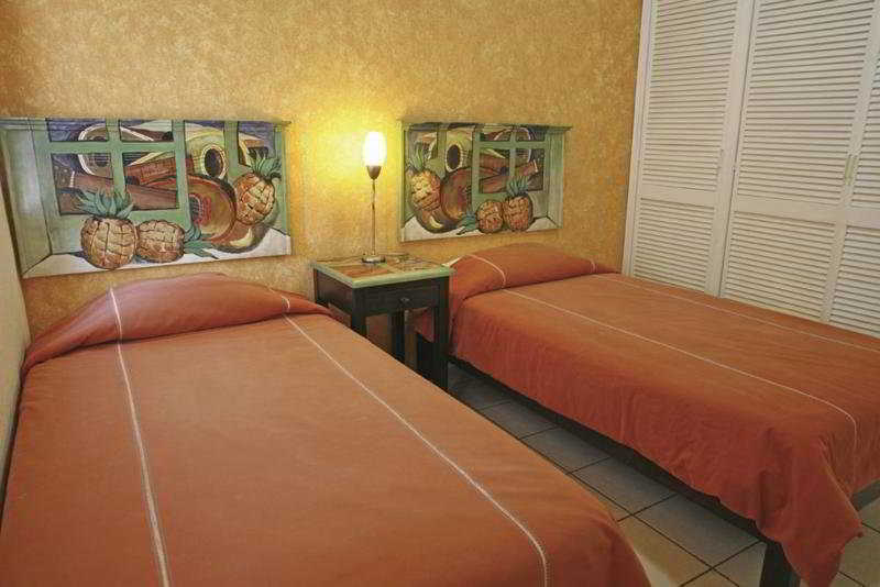 Hotel & Suites Galeria Morelia Bagian luar foto