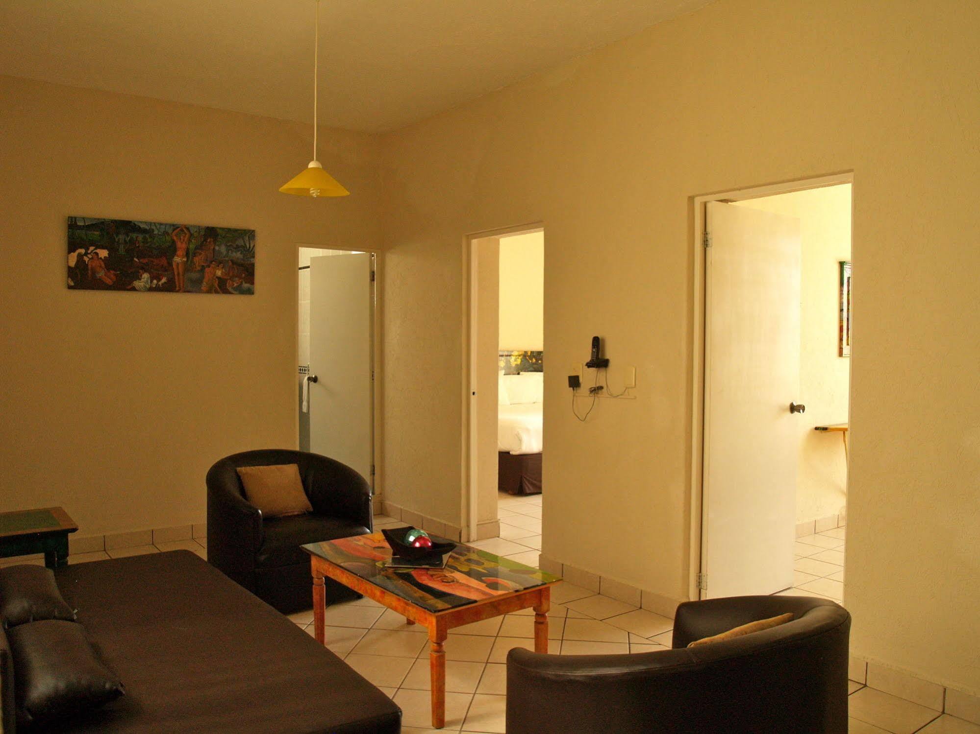 Hotel & Suites Galeria Morelia Bagian luar foto