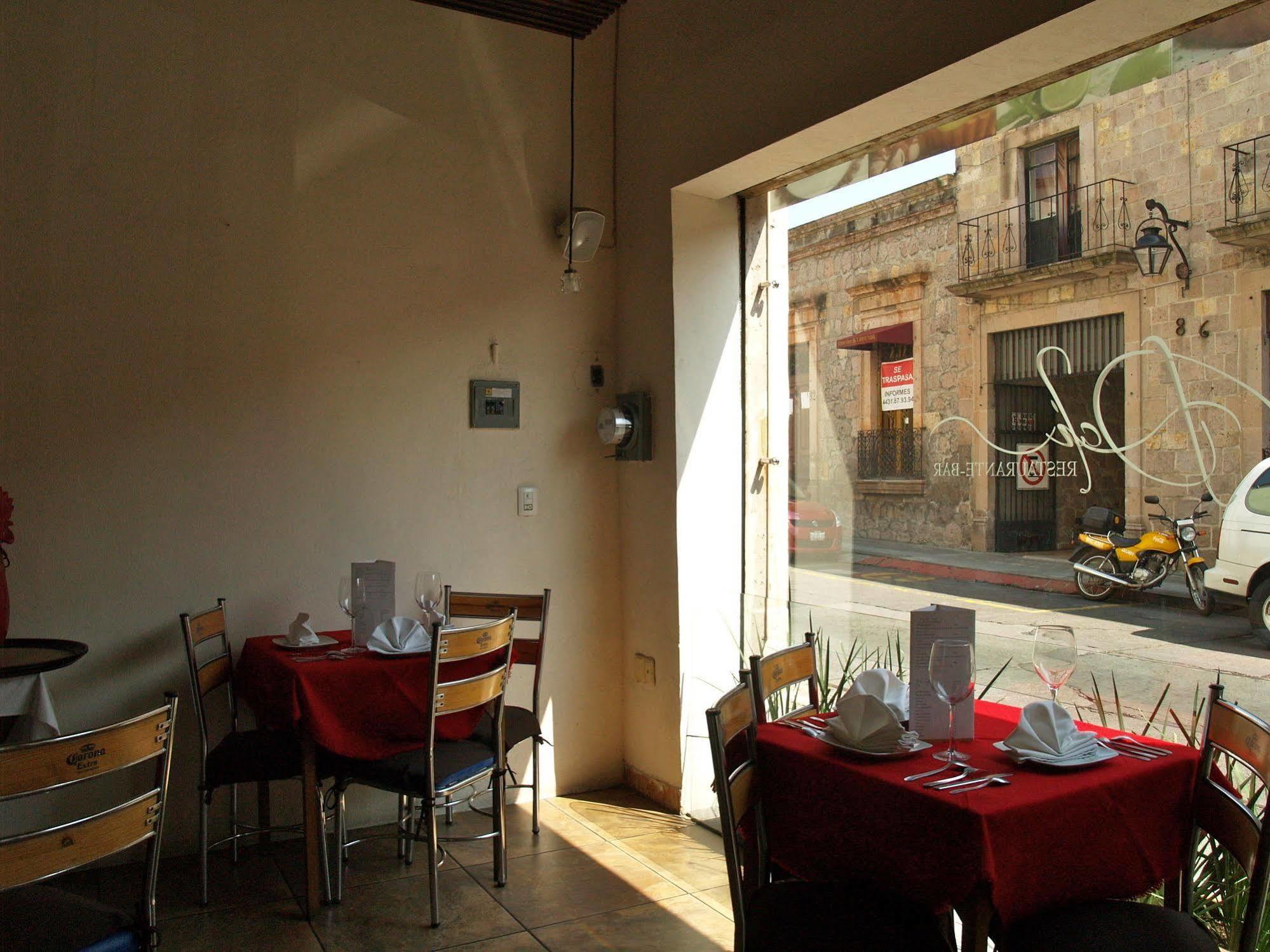 Hotel & Suites Galeria Morelia Bagian luar foto