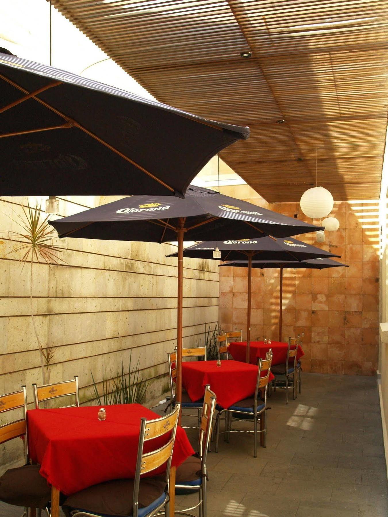 Hotel & Suites Galeria Morelia Bagian luar foto