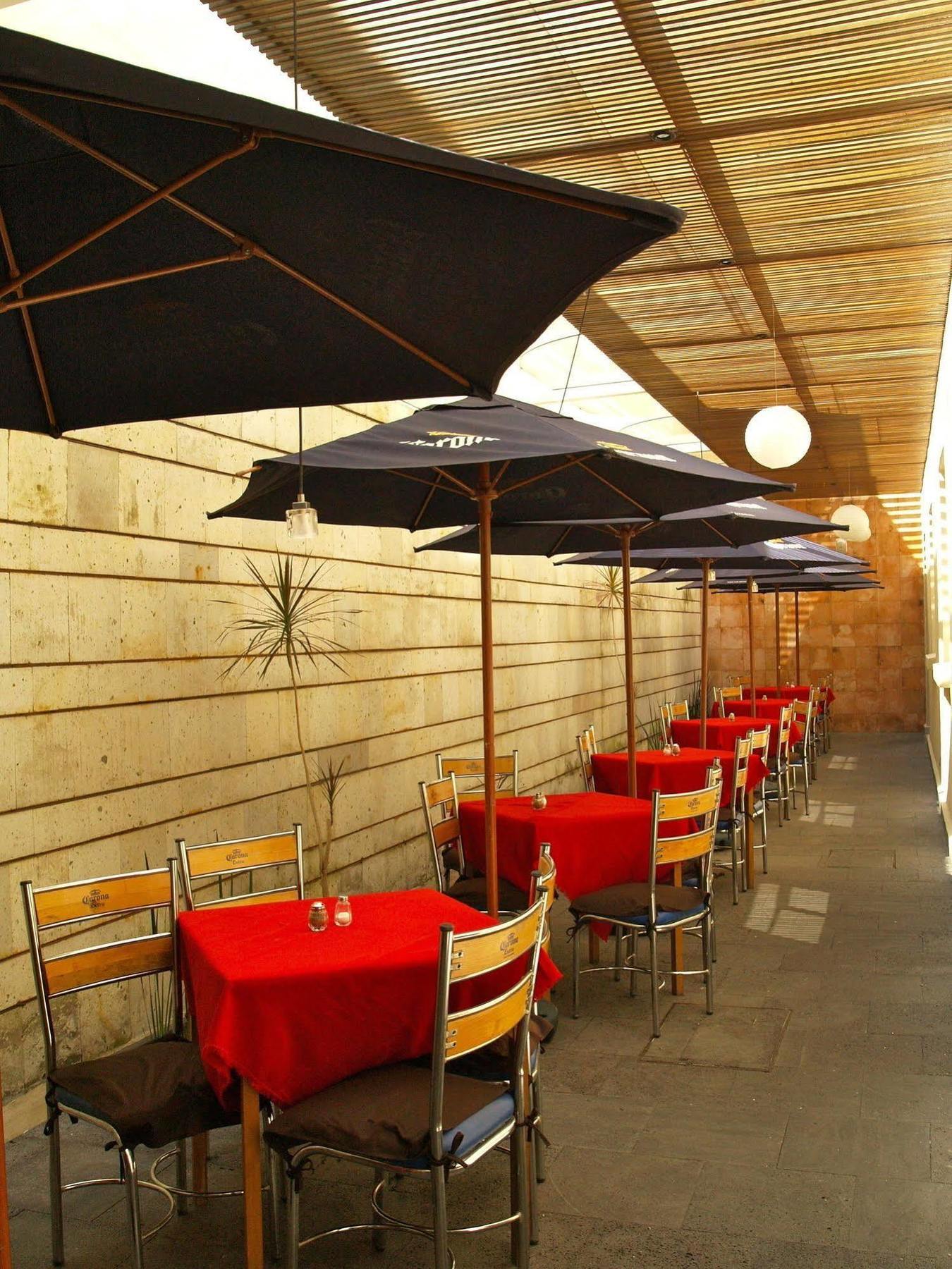Hotel & Suites Galeria Morelia Bagian luar foto