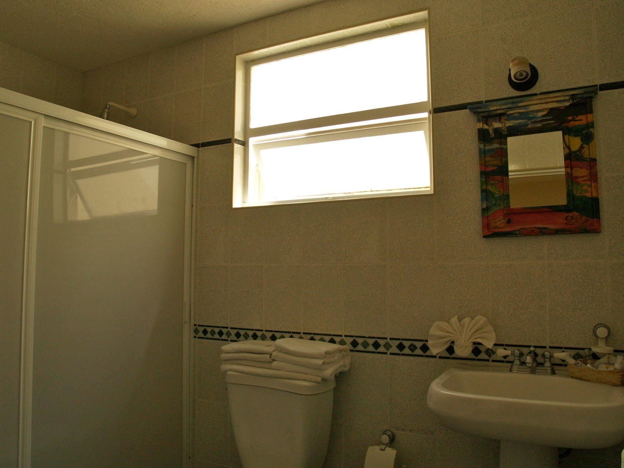 Hotel & Suites Galeria Morelia Bagian luar foto
